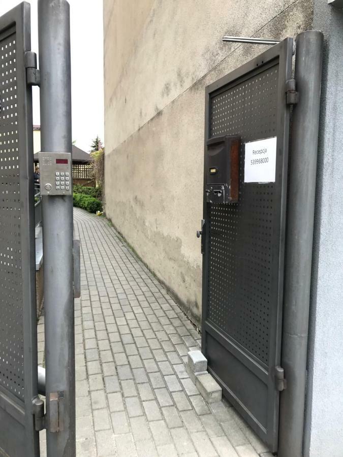 Clarus Mons Studio Vandrarhem Częstochowa Exteriör bild