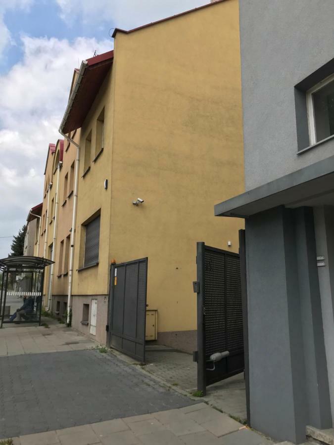 Clarus Mons Studio Vandrarhem Częstochowa Exteriör bild