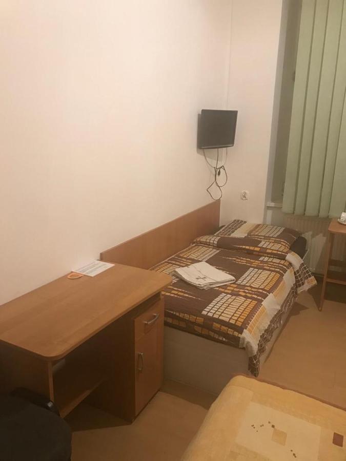 Clarus Mons Studio Vandrarhem Częstochowa Exteriör bild